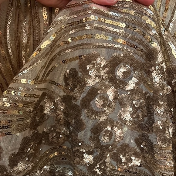 NWT Alamour The Label Lacrecia Gold Sequin Plunge V Neck Formal Mermaid Gown - Picture 5 of 6